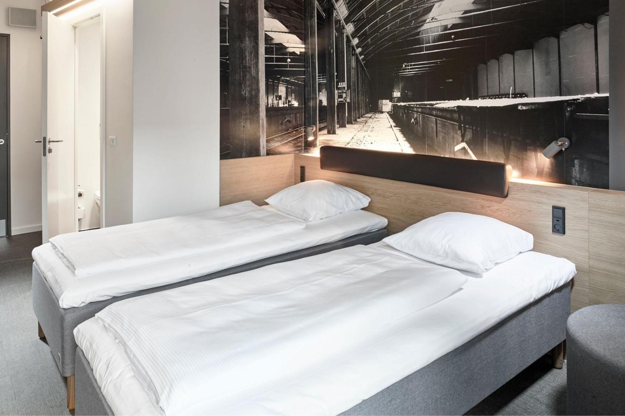 Standard Twin Room,1643202811:JPEG